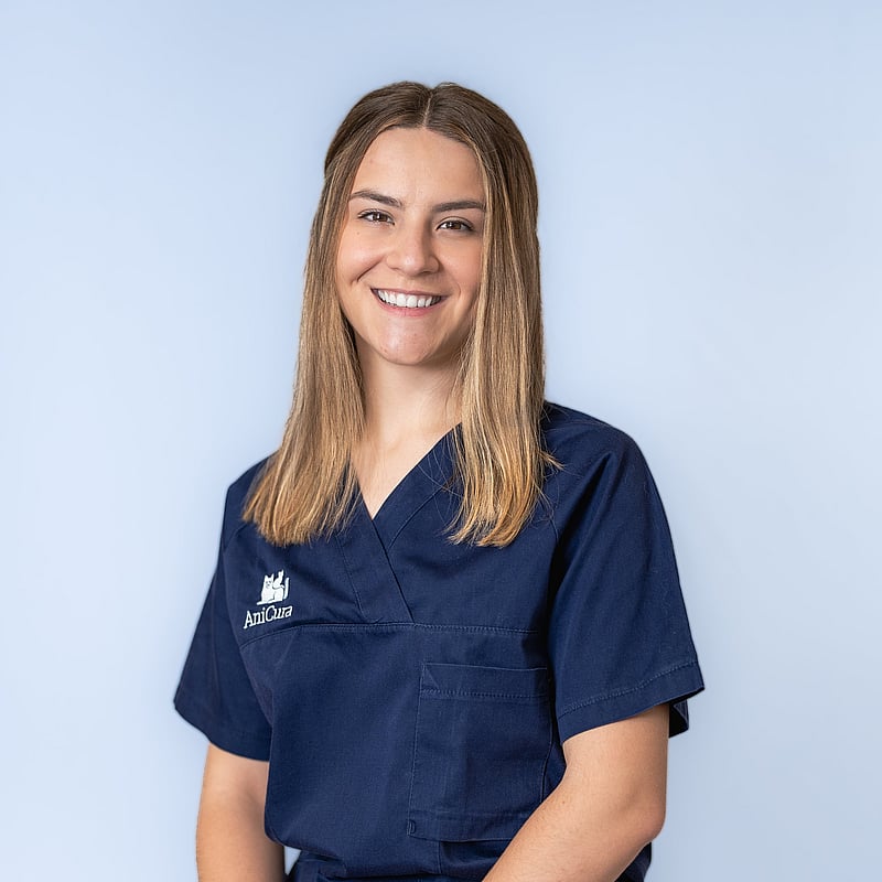 Foto von Larissa Plozza, Studierende Der Veterinärmedizin